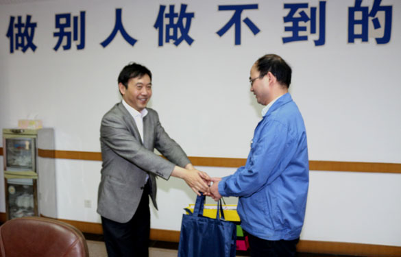 2015年5月12日，溧陽市總工會(huì)領(lǐng)導(dǎo)到上上電纜慰問勞動(dòng)模范